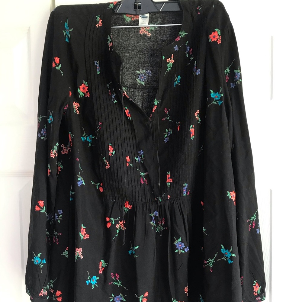 Old navy black flowered blouse